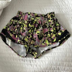 lululemon hotty hot 2.5 shorts size 2